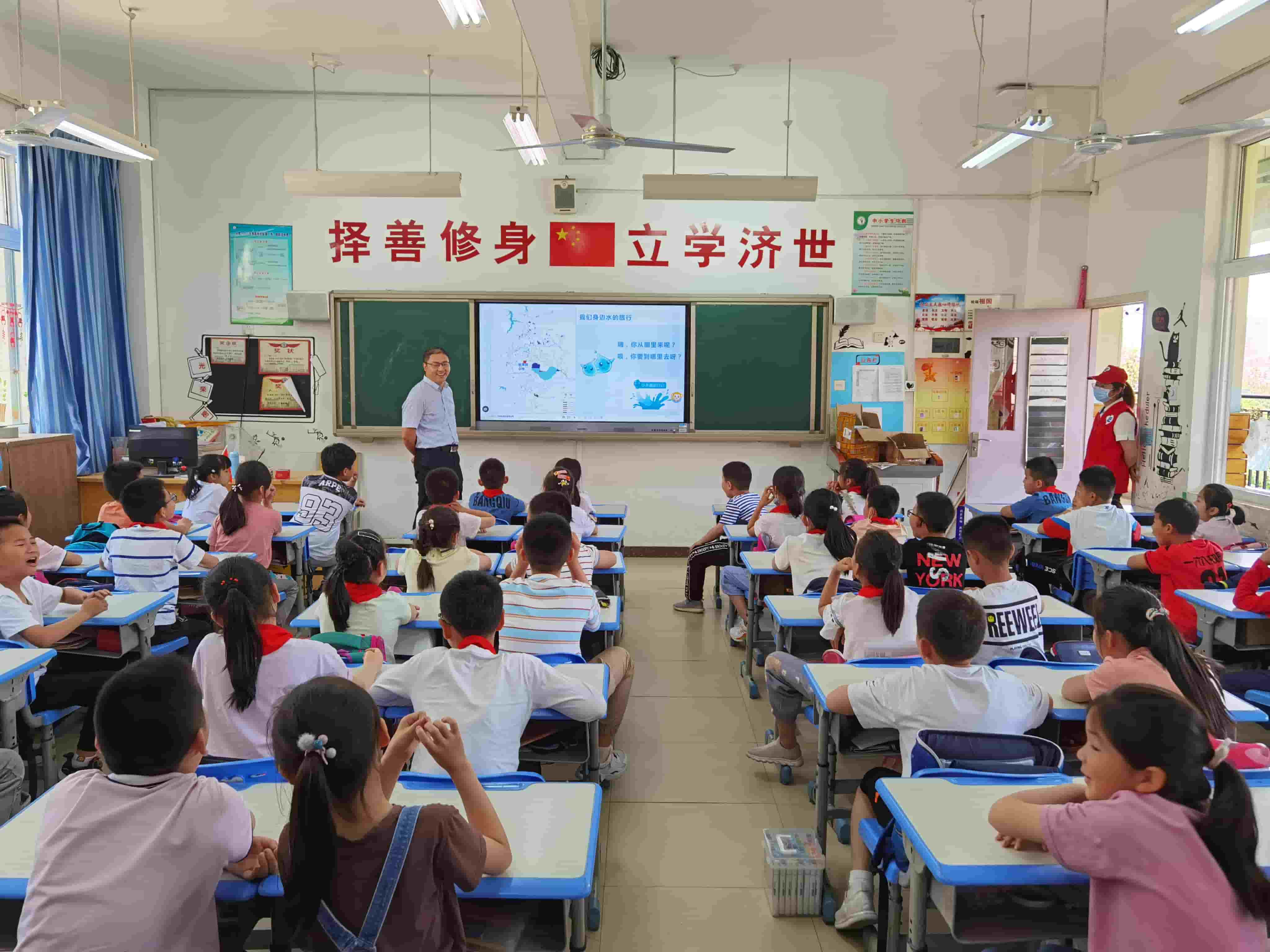 2021年6月4日，東華科技志愿團隊槍王一六八玫瑰園小學開展“青春志愿行，環(huán)保進課堂”活動（2）